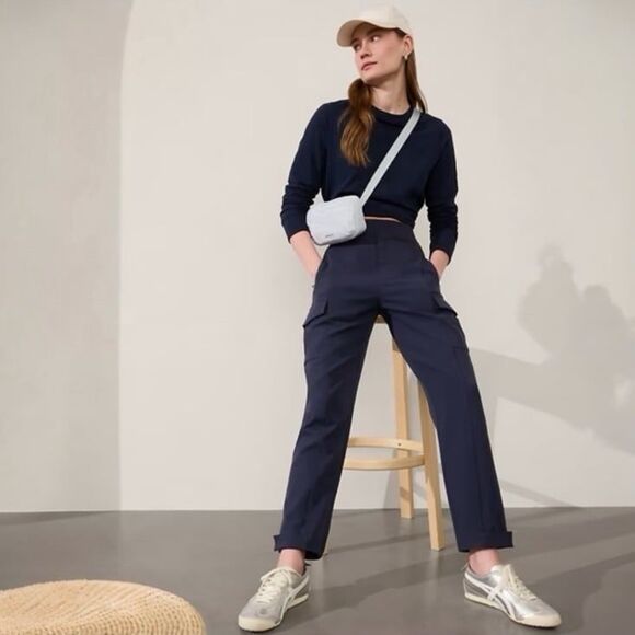 Athleta Endless High Rise Cargo Pant in Navy Blue Size 2P - Picture 3 of 12